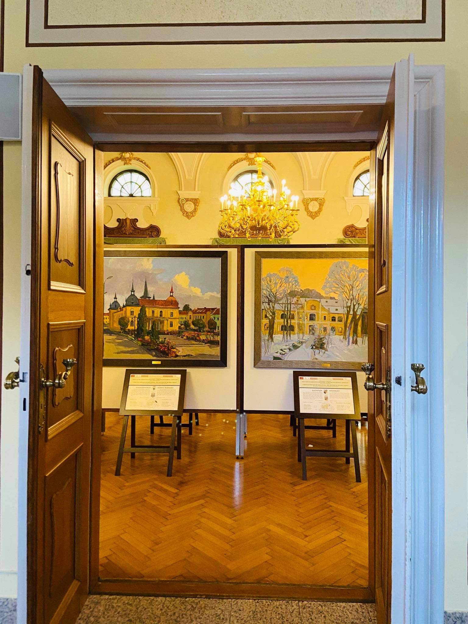 „Szent István keresztény hagyatéka – a Szent Korona vármegyéi” vándorkiállítás néhány festménye Pécsre látogat