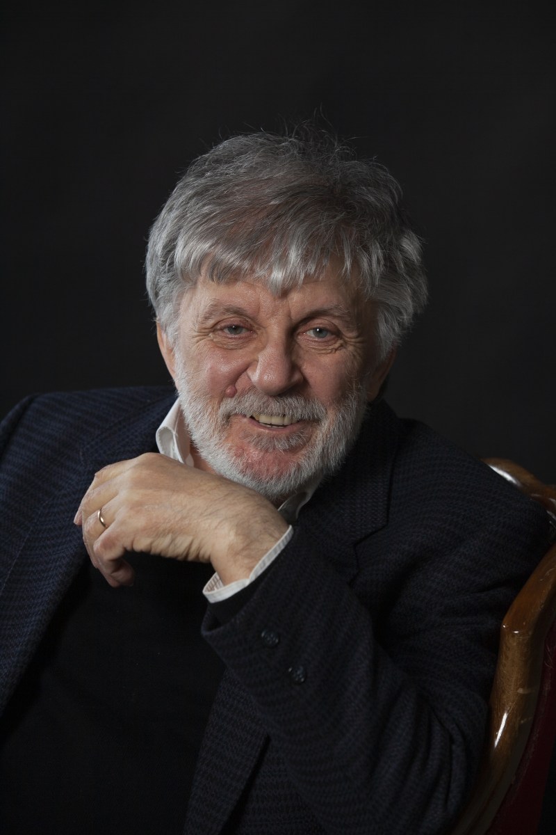 77: Földessy Péter műveinek kiállítása a Kárpátaljai Szövetség épületében